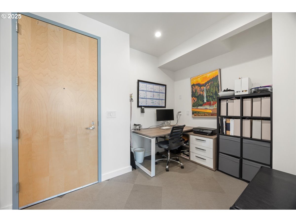 1926 W BURNSIDE ST 1602