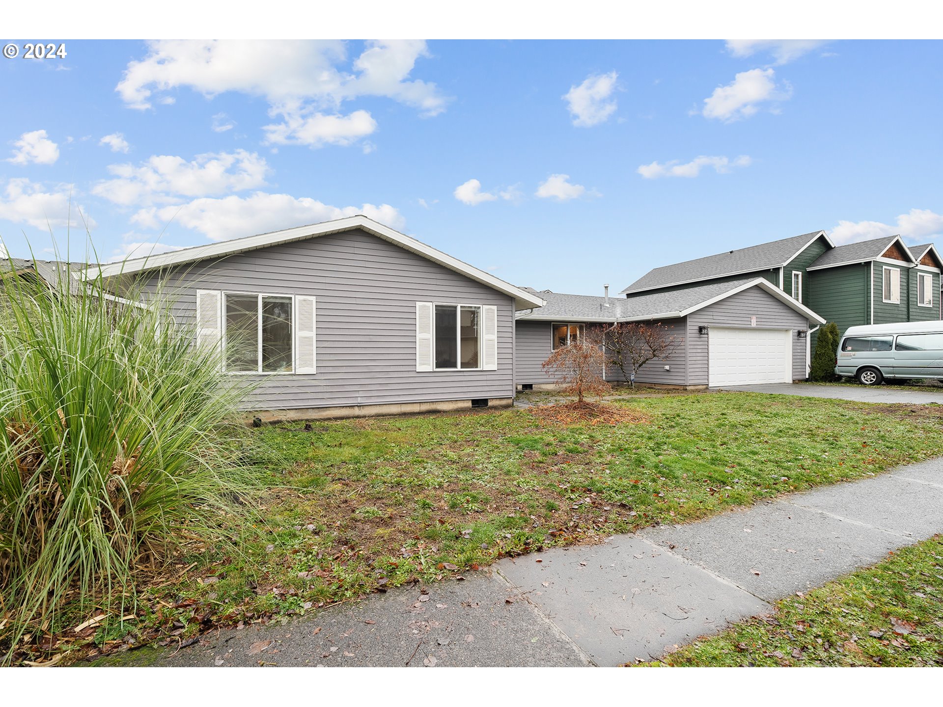 18095 BLUFF RD