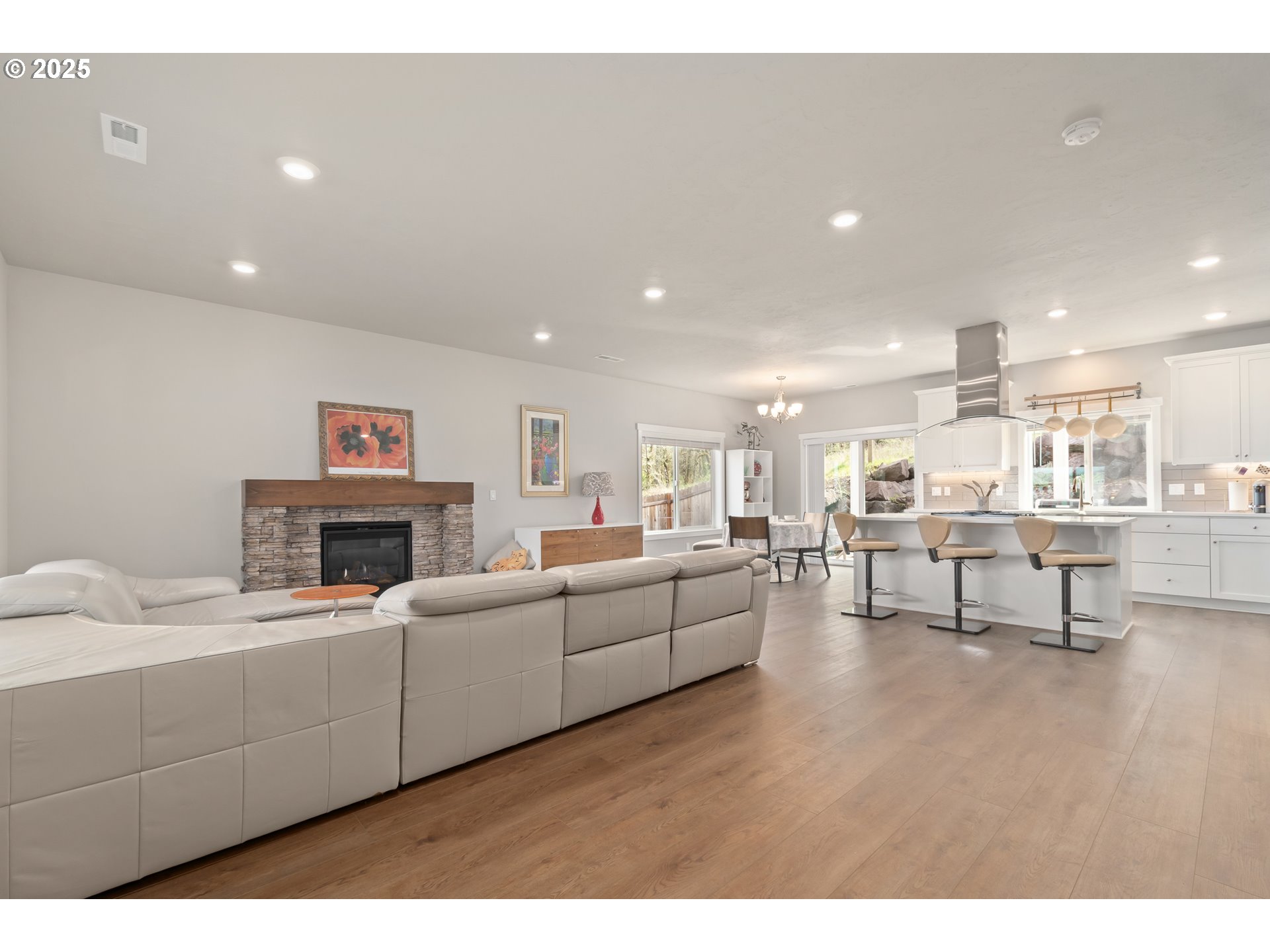 2796 CASCARA DR