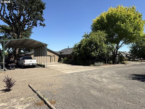 210 S 2ND ST Carlton OR 97111