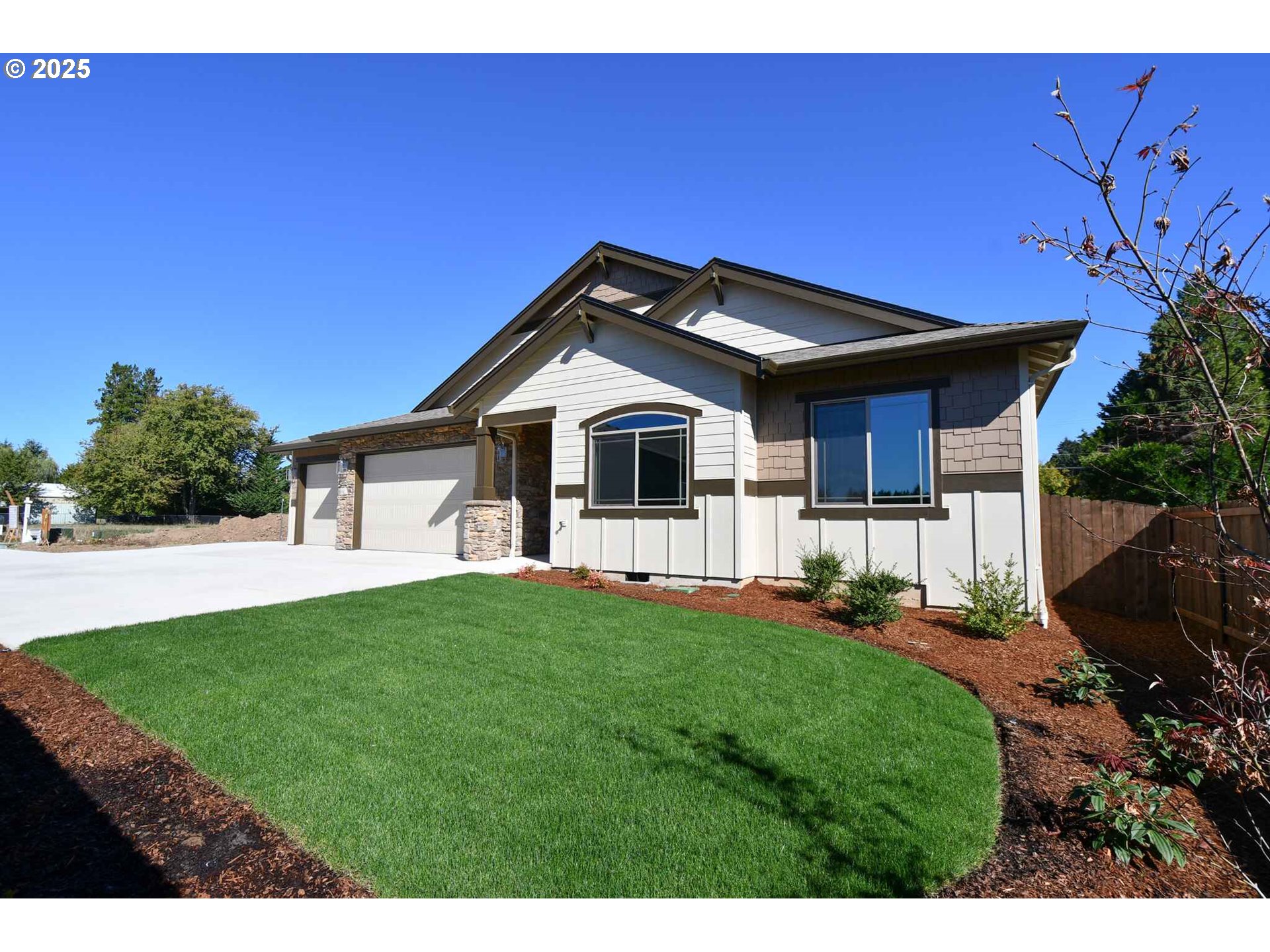 4909 NE 132 CIR