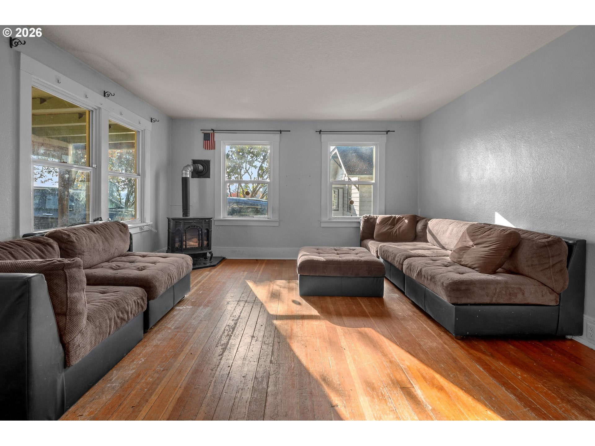 215 N 2ND ST