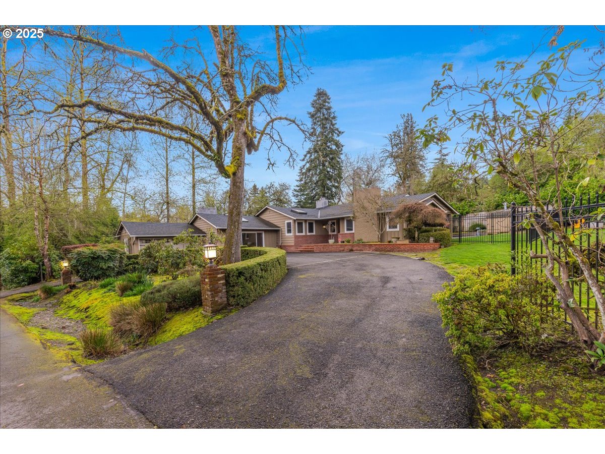 2475 GLENMORRIE DR