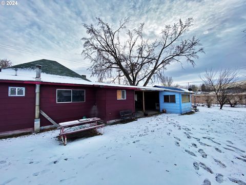 A home in Baker City