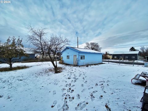 A home in Baker City