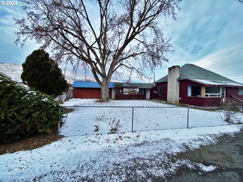 A home in Baker City