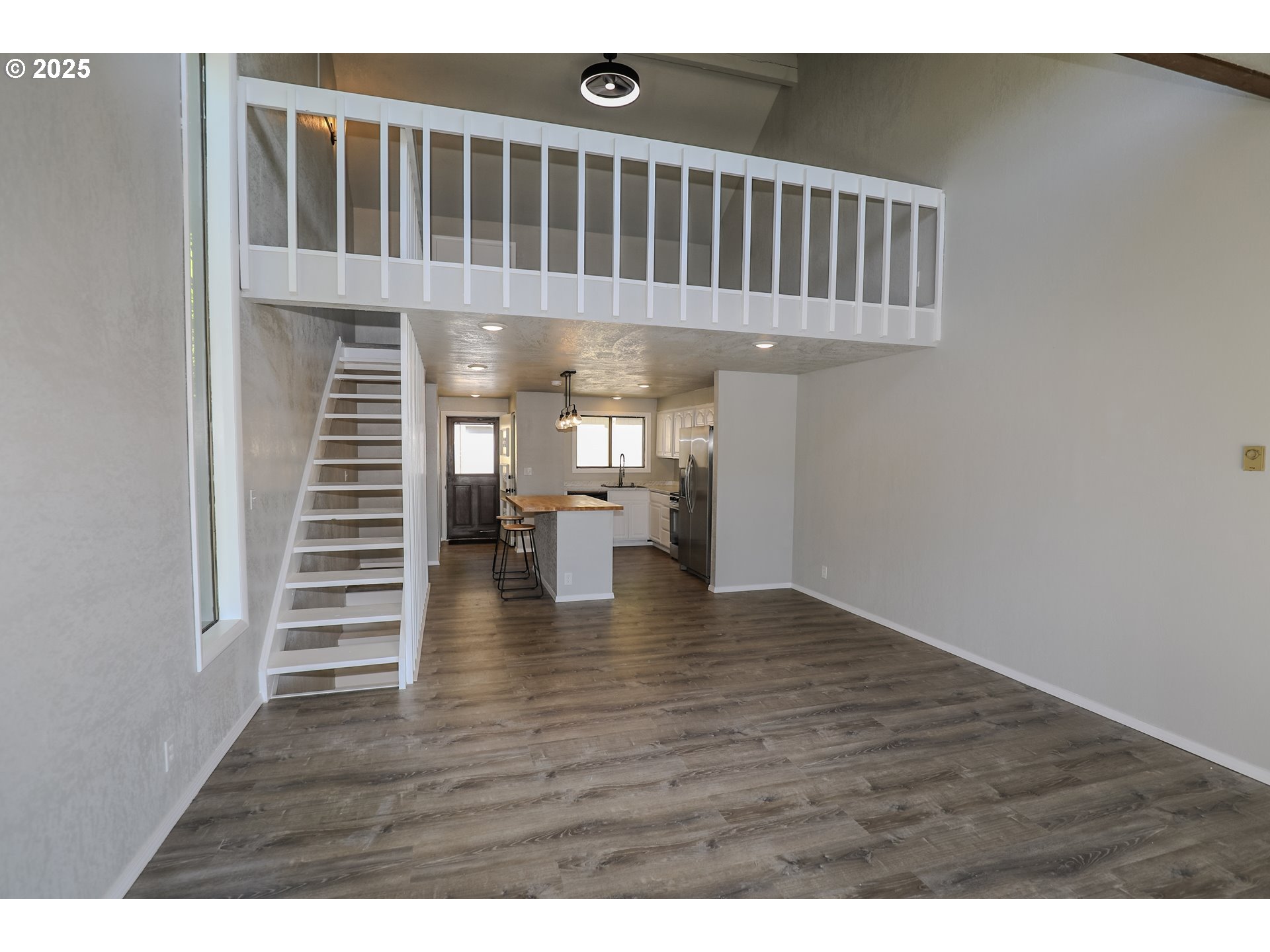 11 NW MOUNTAIN VIEW DR