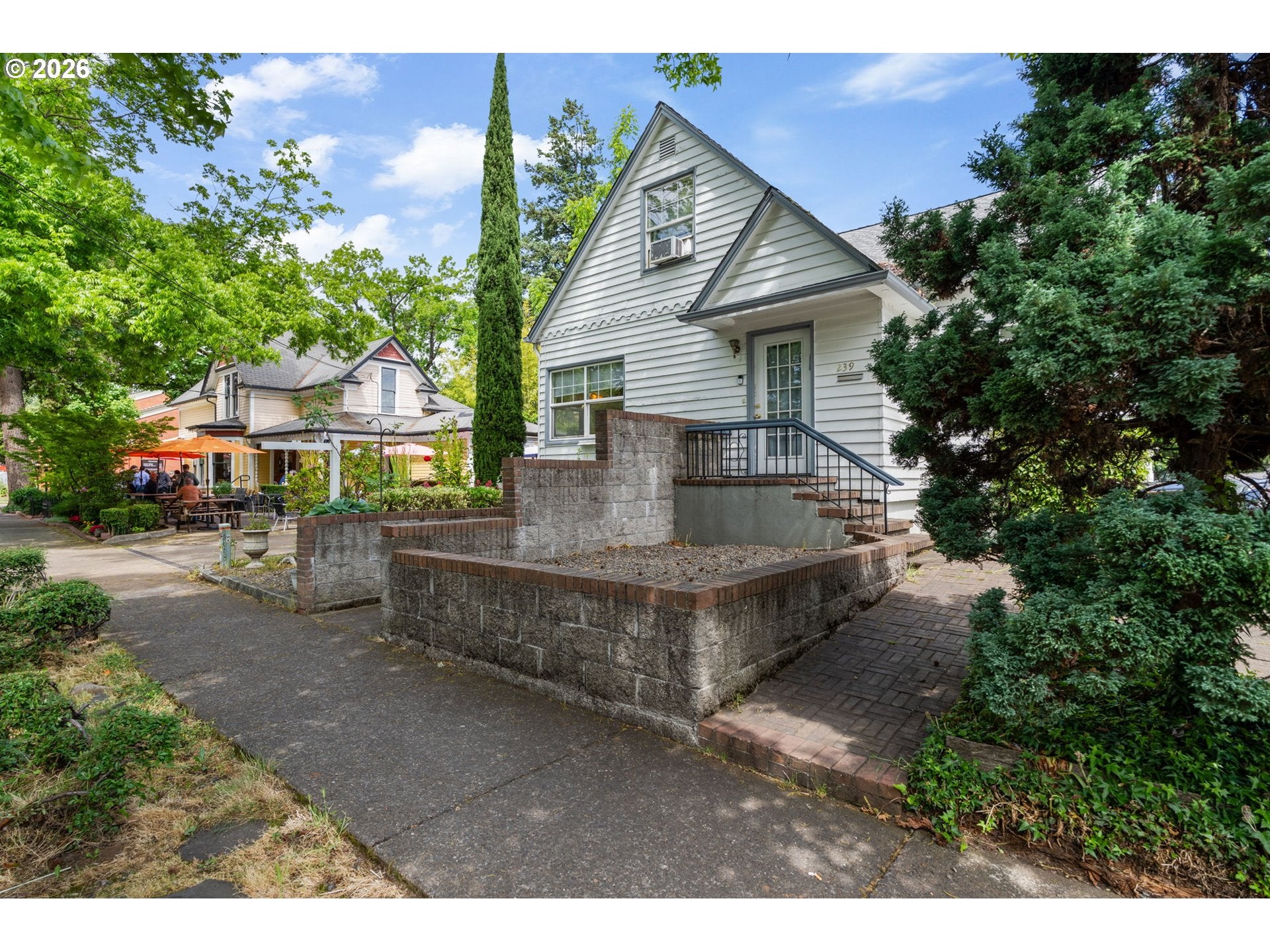 239 E 14TH AVE