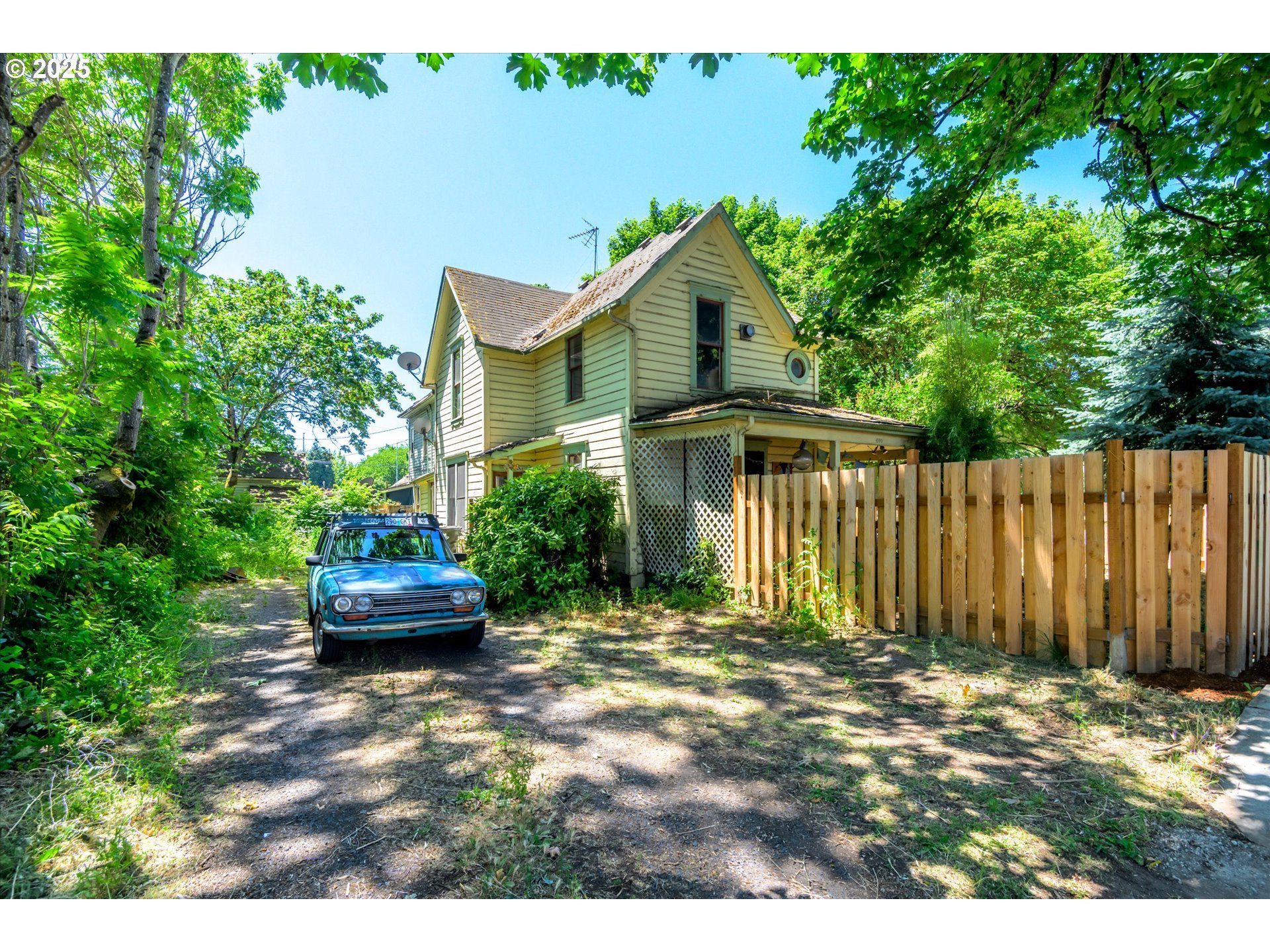 490 W 4TH AVE