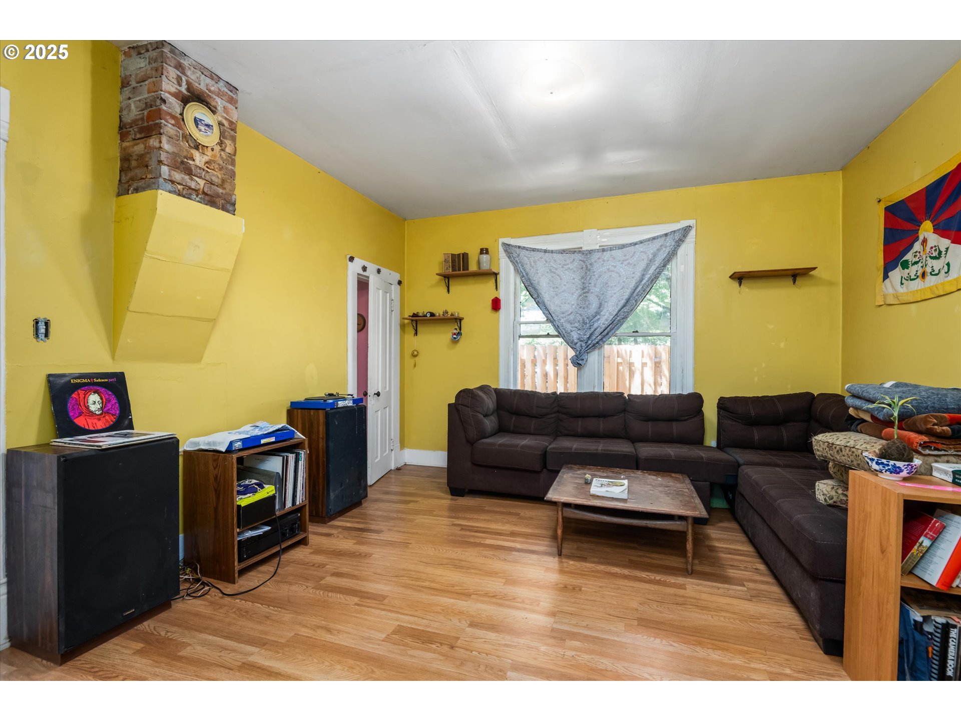 490 W 4TH AVE