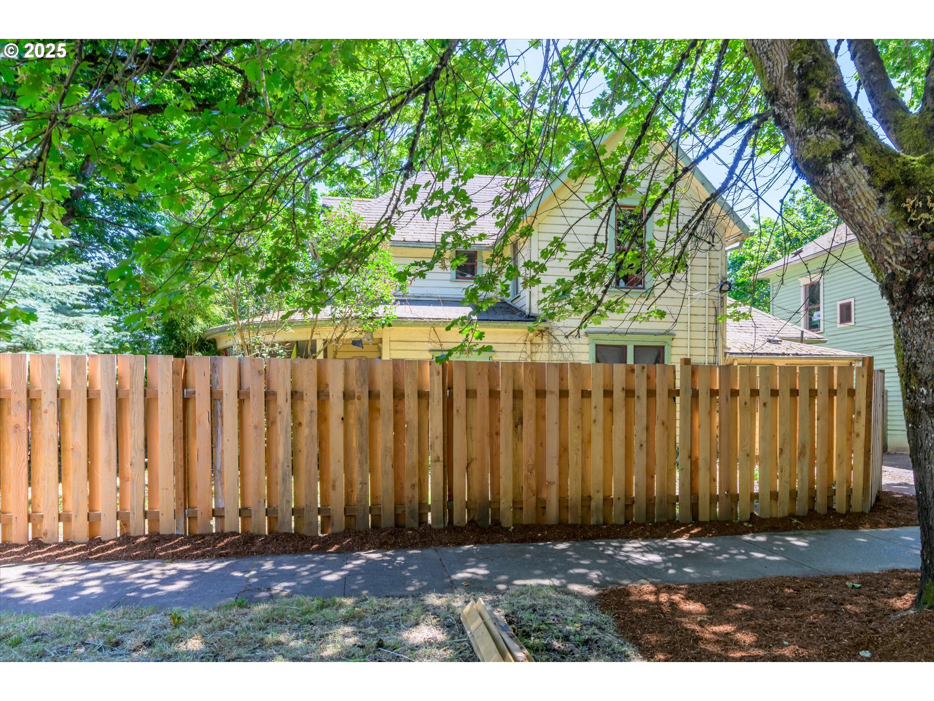 490 W 4TH AVE