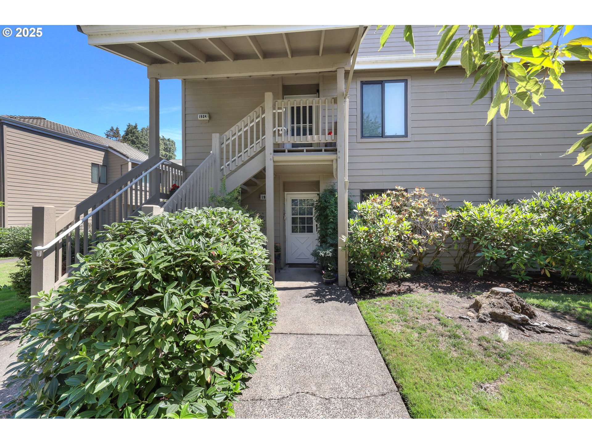 1922 LAKE ISLE DR