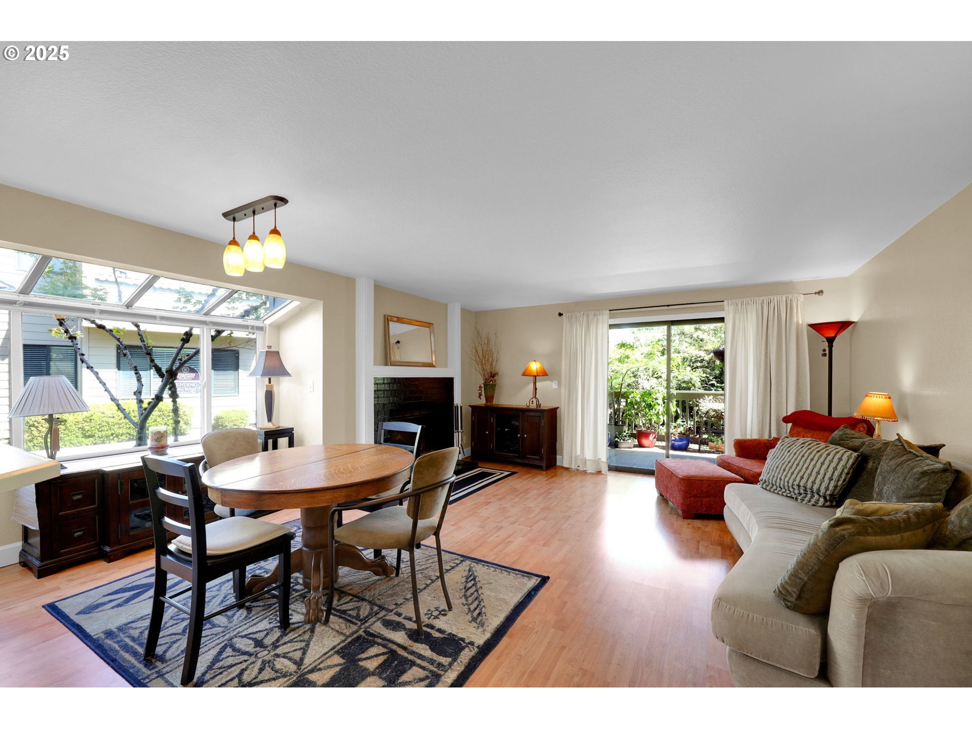 1922 LAKE ISLE DR