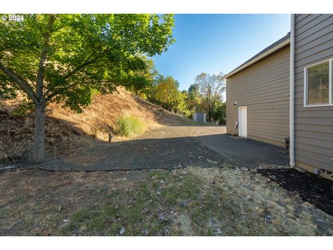 A home in Roseburg