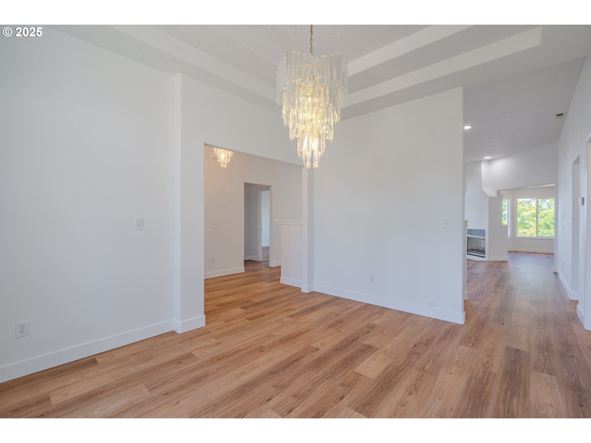 642 E PIONEER LOOP