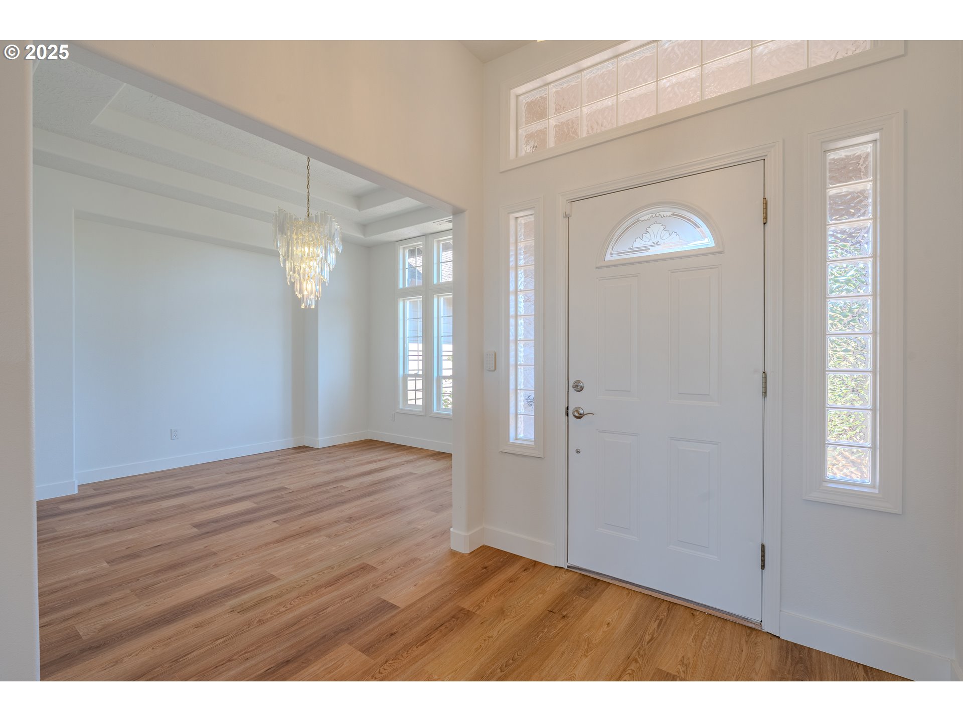 642 E PIONEER LOOP
