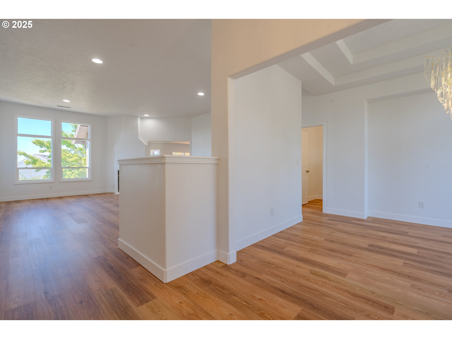 642 E PIONEER LOOP