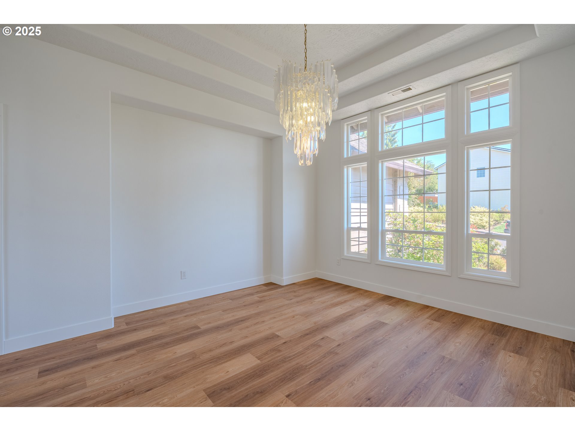 642 E PIONEER LOOP
