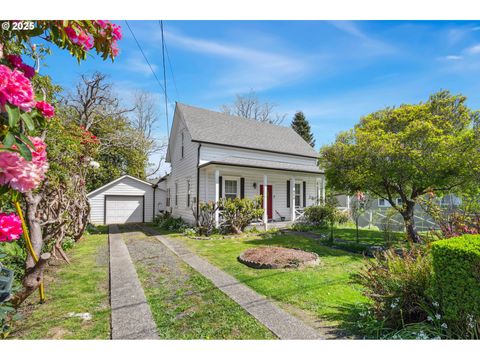 954 ELROD AVE Coos Bay OR 97420