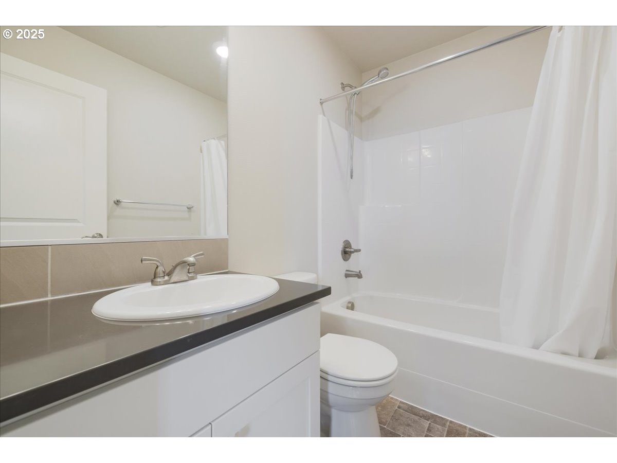 Portland, Oregon 97229, United States, 3 Bedrooms Bedrooms, ,4 BathroomsBathrooms,Residential,Active,246912