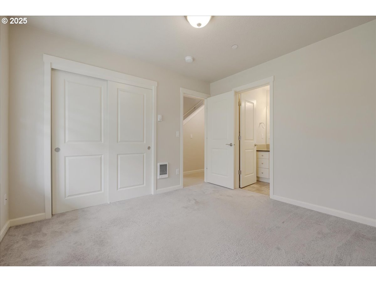 Portland, Oregon 97229, United States, 3 Bedrooms Bedrooms, ,4 BathroomsBathrooms,Residential,Active,246912