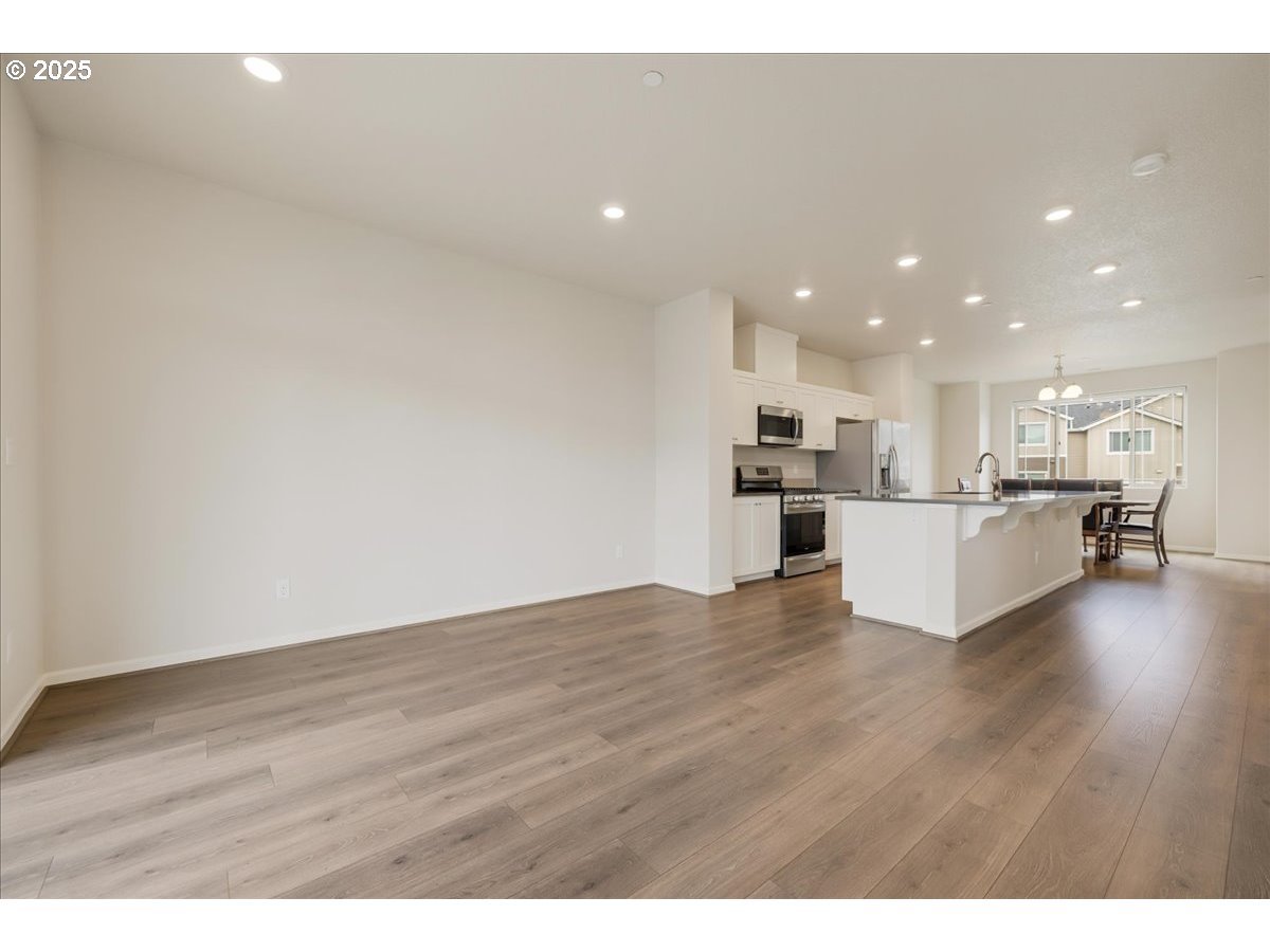 Portland, Oregon 97229, United States, 3 Bedrooms Bedrooms, ,4 BathroomsBathrooms,Residential,Active,246912