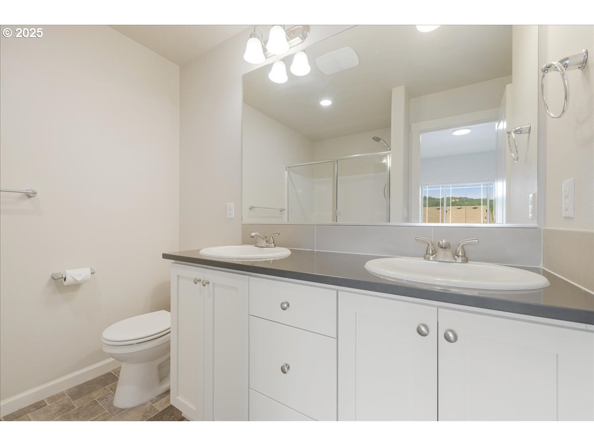 Portland, Oregon 97229, United States, 3 Bedrooms Bedrooms, ,4 BathroomsBathrooms,Residential,Active,246912