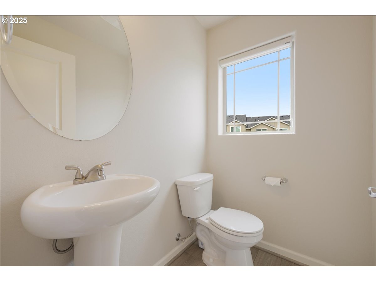 Portland, Oregon 97229, United States, 3 Bedrooms Bedrooms, ,4 BathroomsBathrooms,Residential,Active,246912