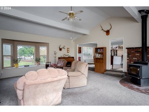 A home in Clatskanie