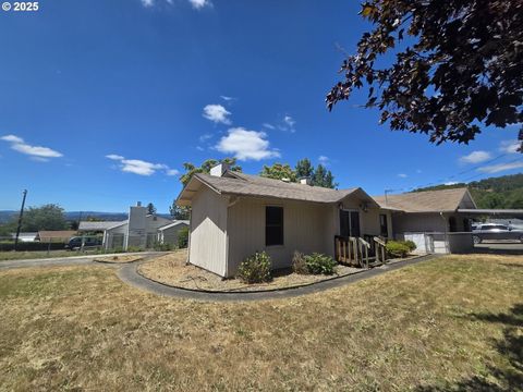 1628 NE TAYLOR ST Roseburg OR 97470