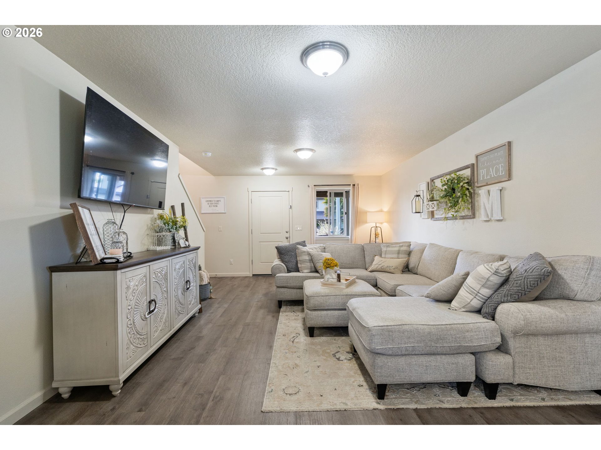 735 GARDEN CT
