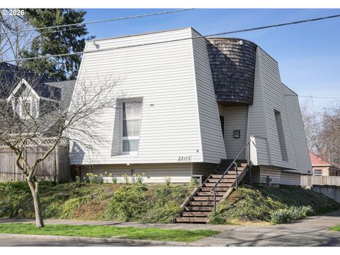 2203 N EMERSON ST Portland OR 97217