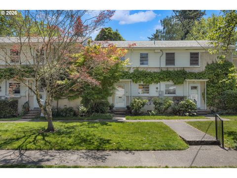 Photo of 6918 NE Hancock St, Portland, OR 97213 (MLS # 562699872)