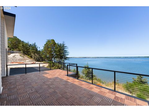 A home in Coos Bay