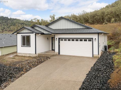 A home in Roseburg