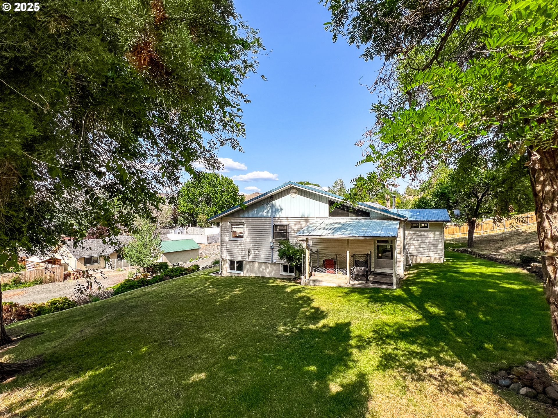 600 SE 2ND AVE