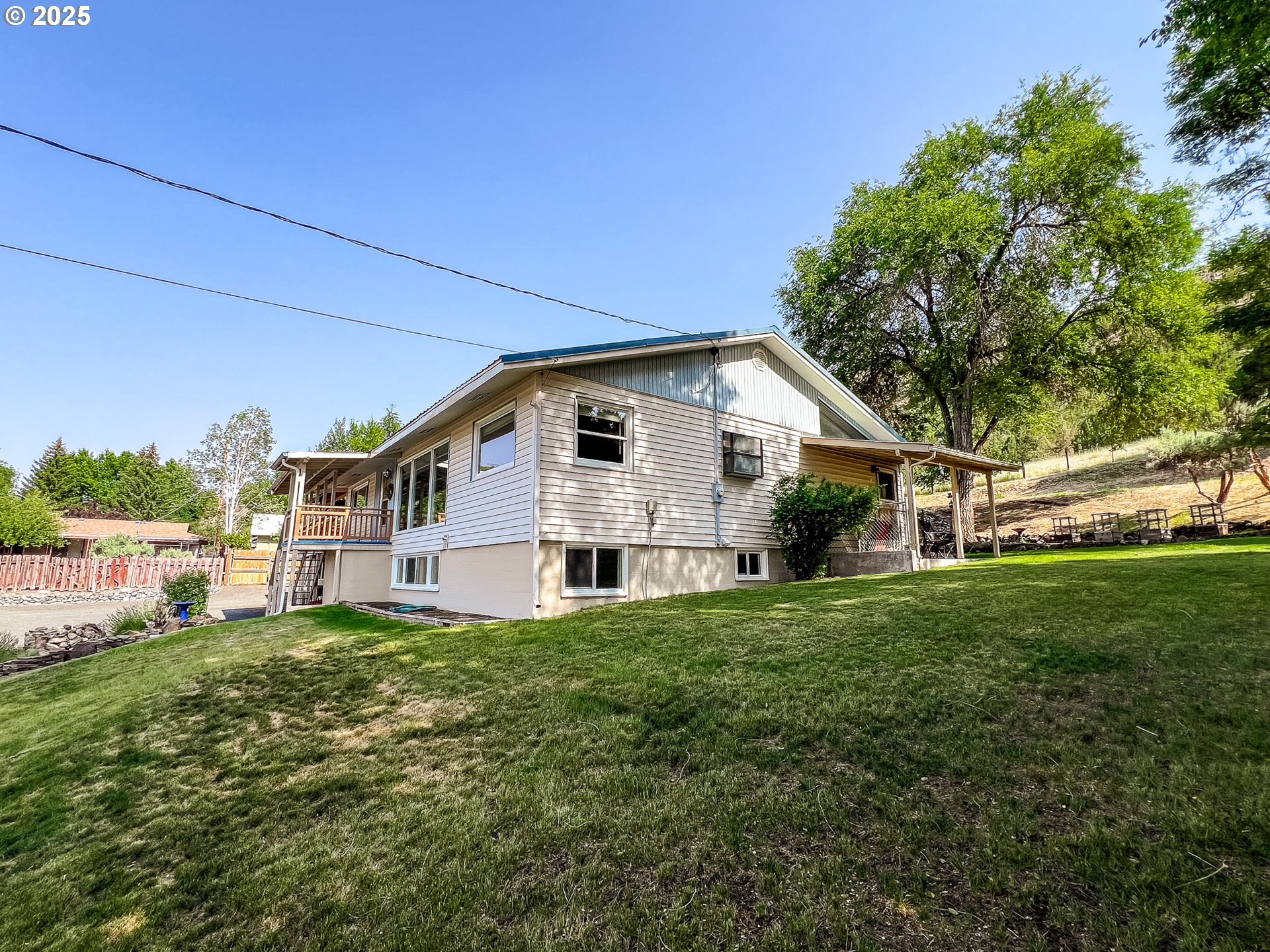 600 SE 2ND AVE