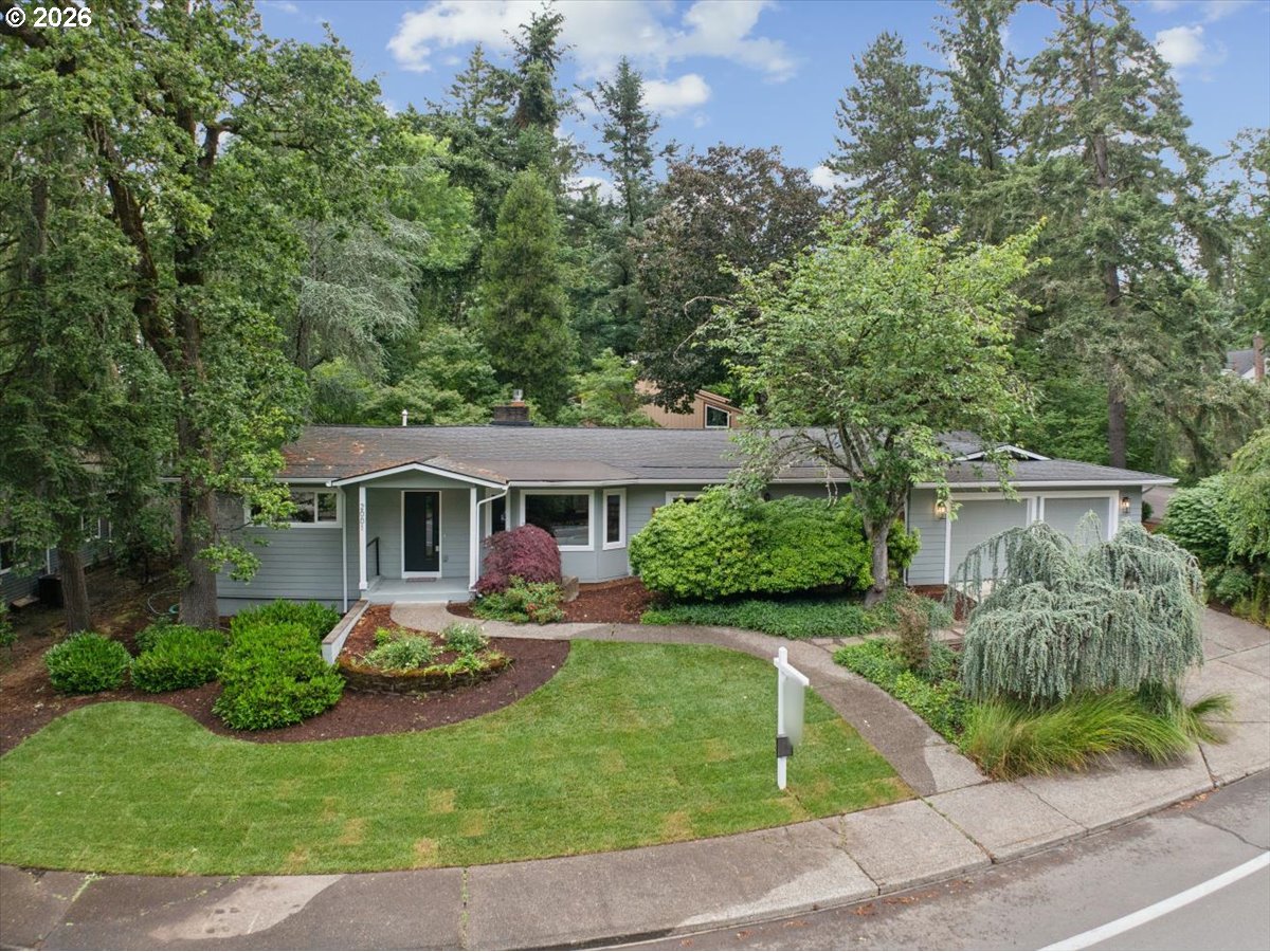 2001 GREENTREE RD