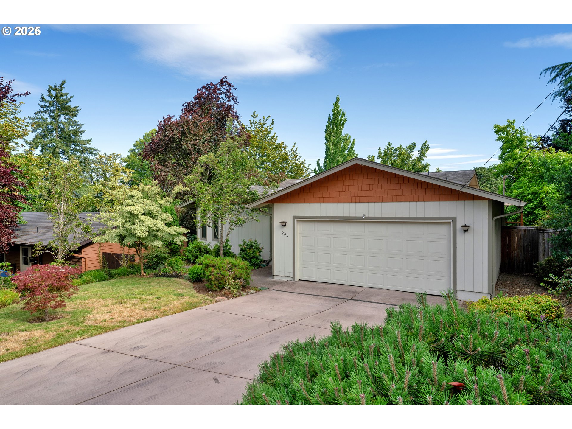 206 W 27TH AVE