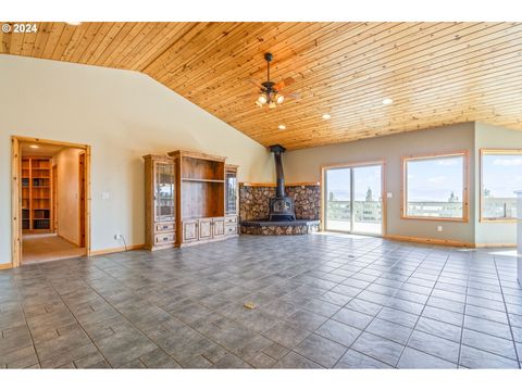 A home in Prineville