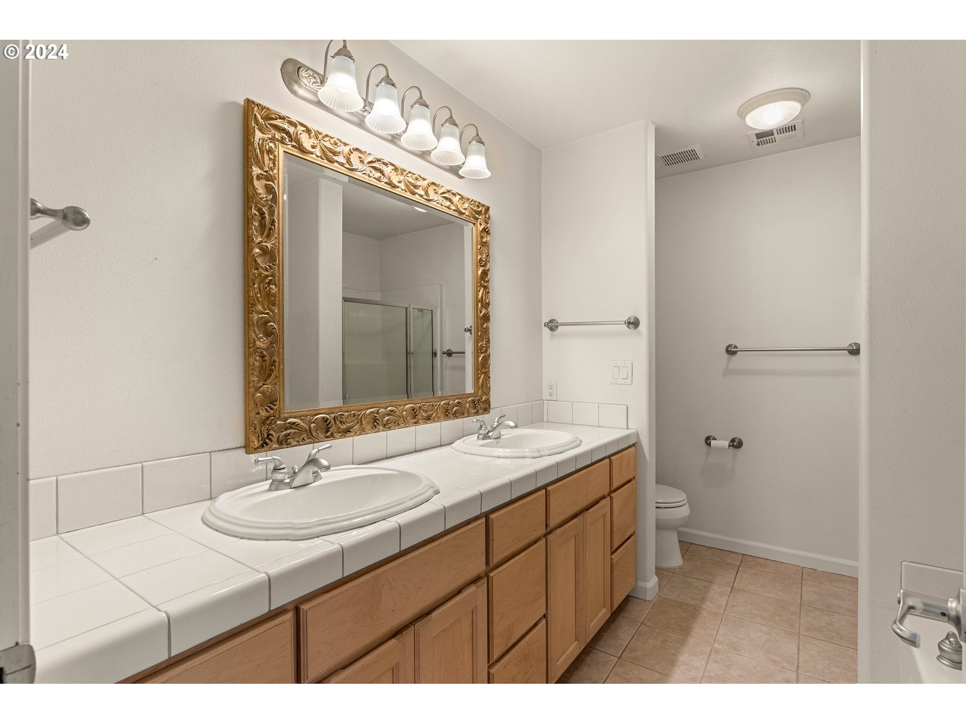 Eugene, Oregon 97405, United States, 5 Bedrooms Bedrooms, ,3 BathroomsBathrooms,Residential,Pending,42582