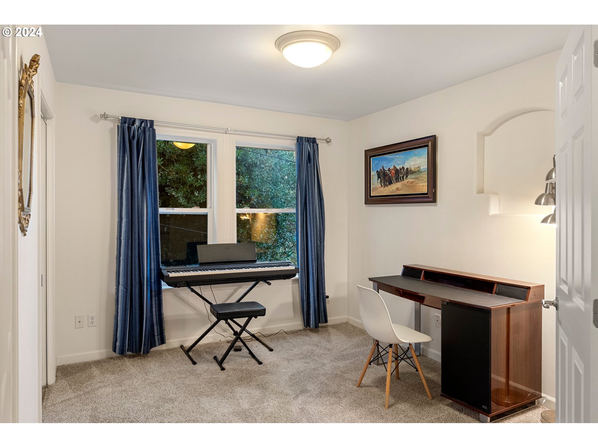 Eugene, Oregon 97405, United States, 5 Bedrooms Bedrooms, ,3 BathroomsBathrooms,Residential,Pending,42582