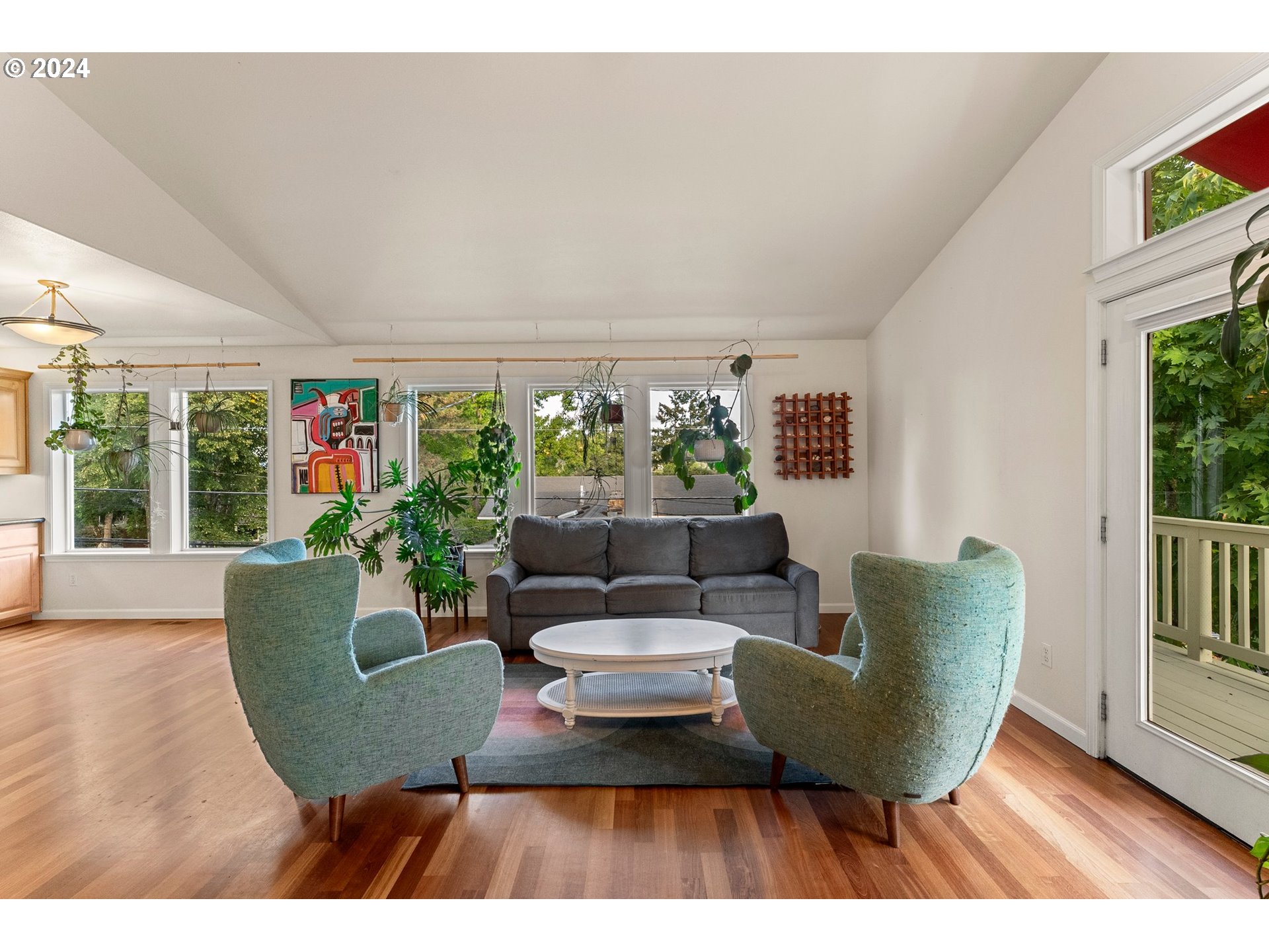 Eugene, Oregon 97405, United States, 5 Bedrooms Bedrooms, ,3 BathroomsBathrooms,Residential,Pending,42582