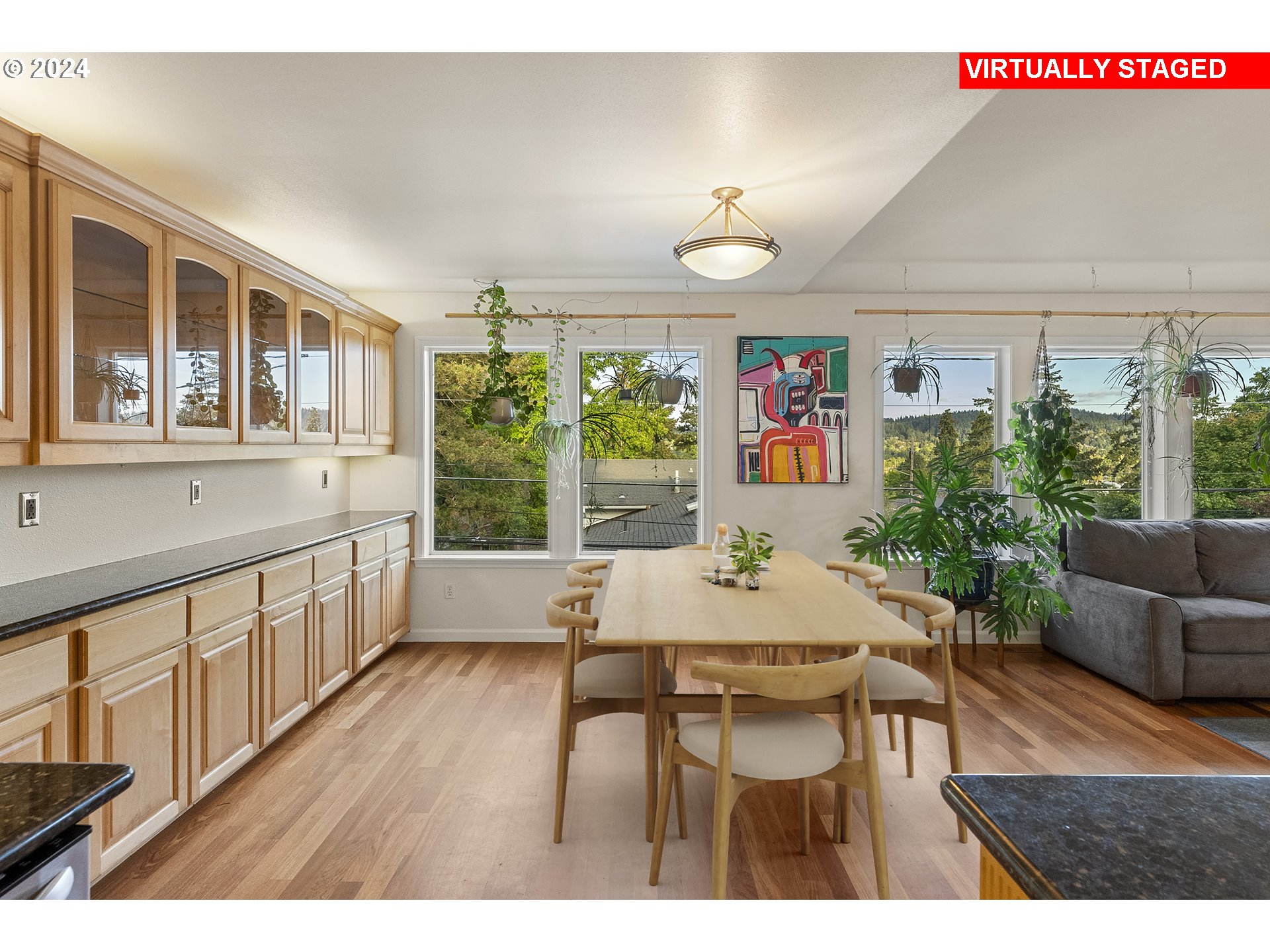 Eugene, Oregon 97405, United States, 5 Bedrooms Bedrooms, ,3 BathroomsBathrooms,Residential,Pending,42582