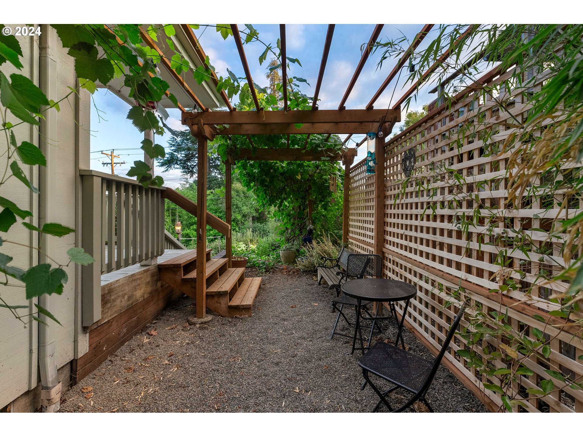 Eugene, Oregon 97405, United States, 5 Bedrooms Bedrooms, ,3 BathroomsBathrooms,Residential,Pending,42582