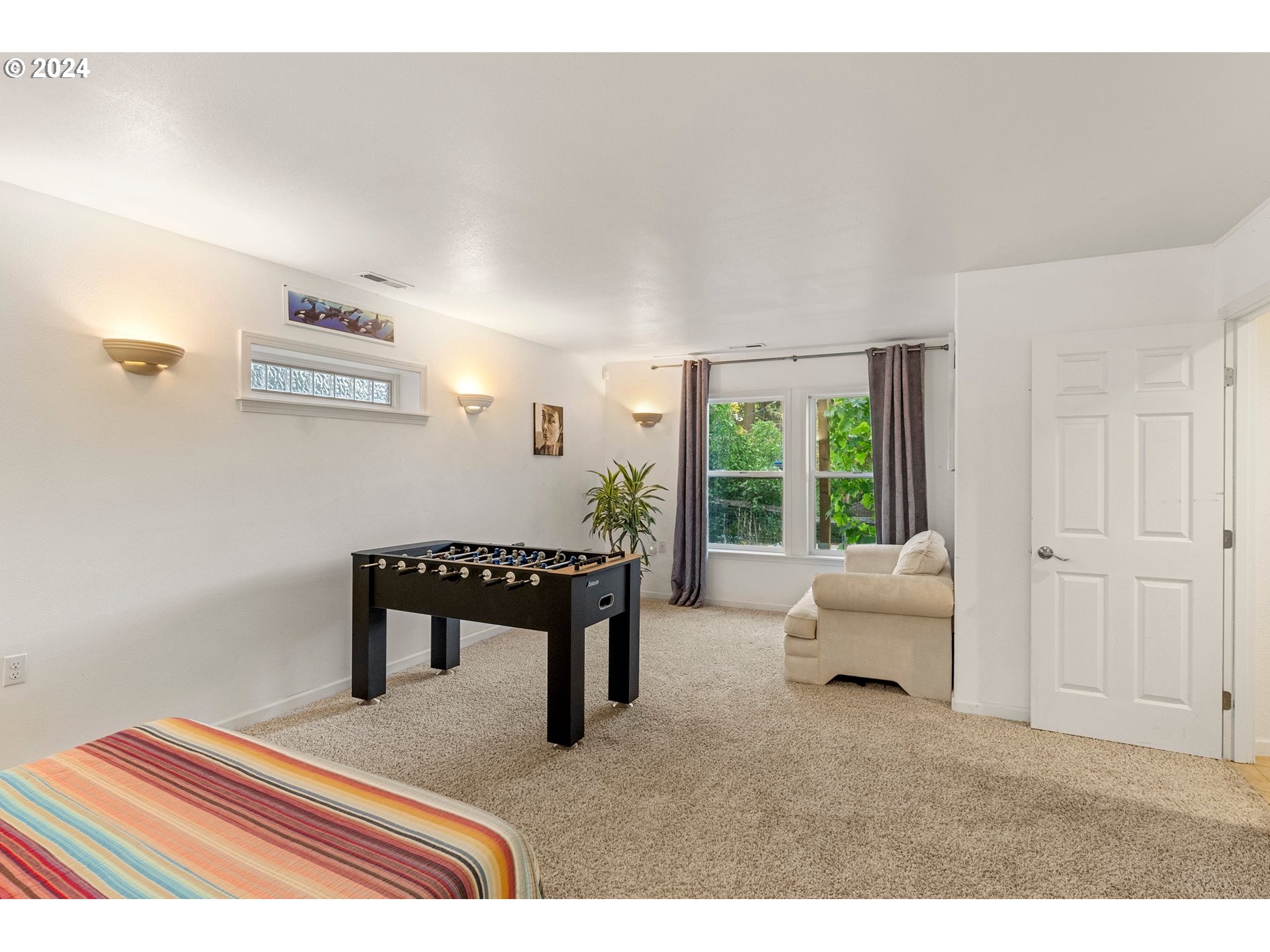 Eugene, Oregon 97405, United States, 5 Bedrooms Bedrooms, ,3 BathroomsBathrooms,Residential,Pending,42582