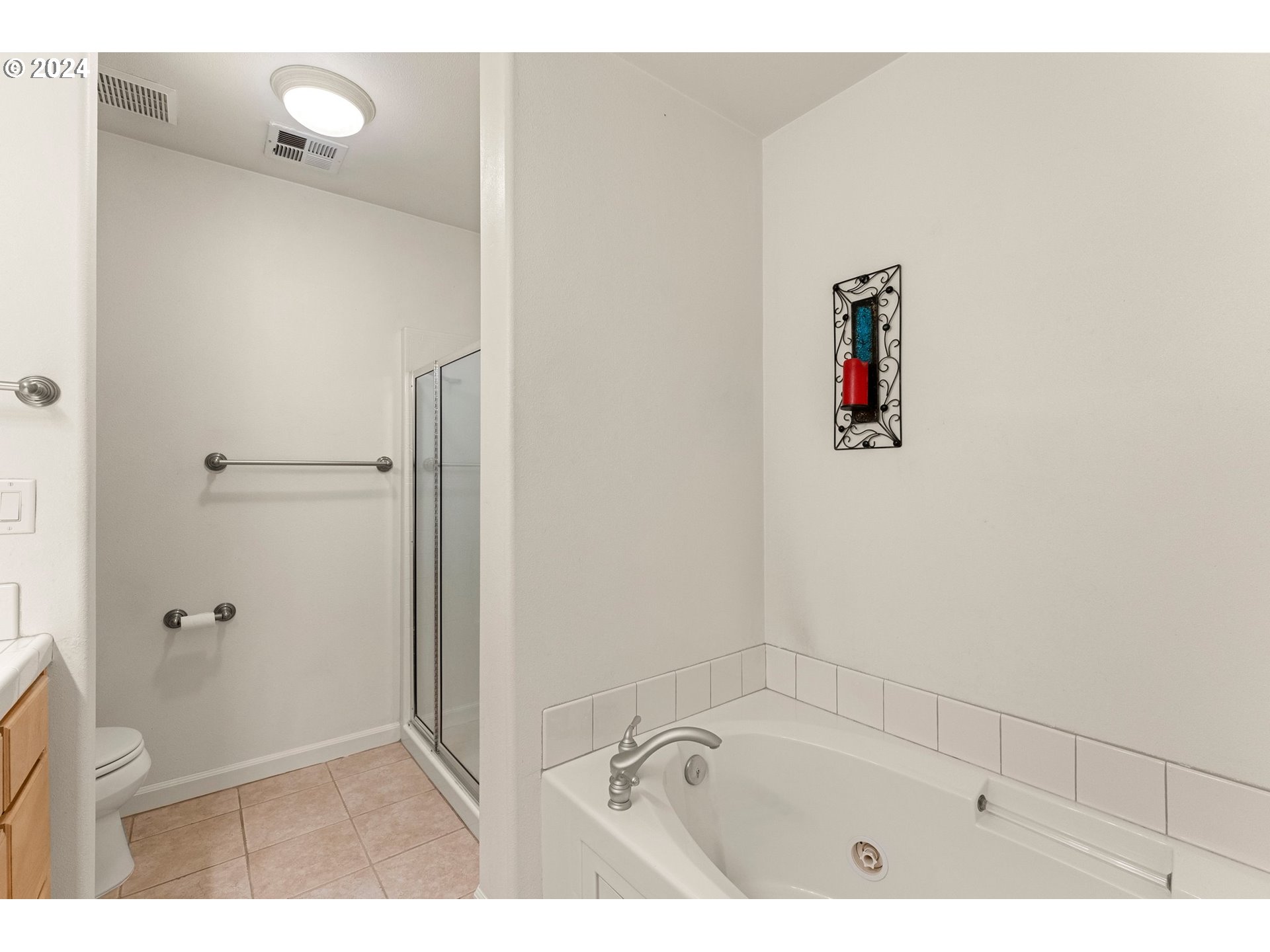 Eugene, Oregon 97405, United States, 5 Bedrooms Bedrooms, ,3 BathroomsBathrooms,Residential,Pending,42582