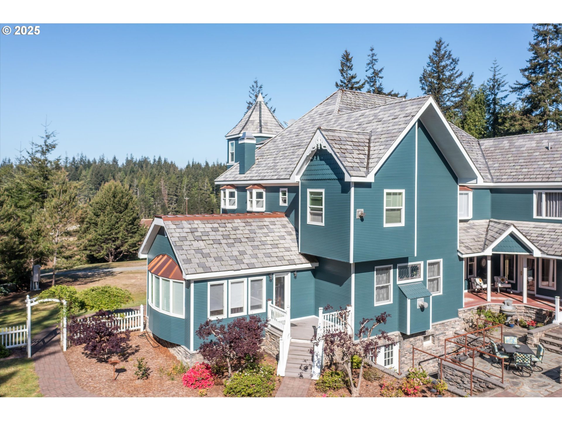 Bandon, Oregon 97411, United States, 4 Bedrooms Bedrooms, ,6 BathroomsBathrooms,Residential,Active,179836