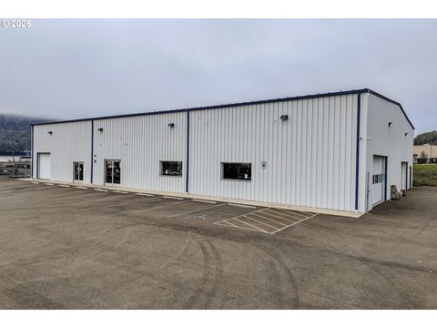 428 NE NEWTON CREEK DR Roseburg OR 97470