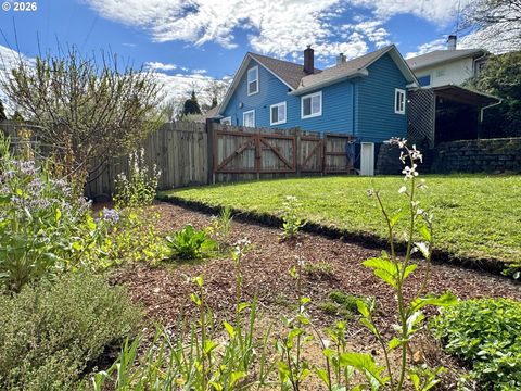 369 S 10th ST Coos Bay OR 97420